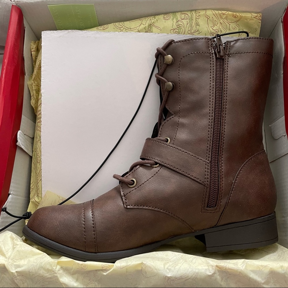NWT! NEVER WORN American Rag lace up brown combat boots.